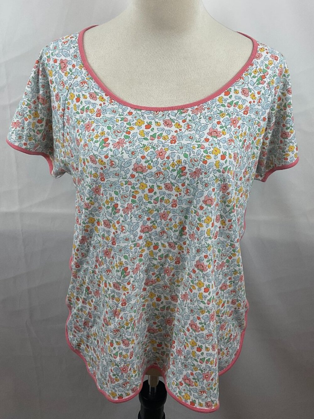 Lake Pajama Top XL Floral White Pink Blue Green Yellow Short Sleeve Rounded Neck